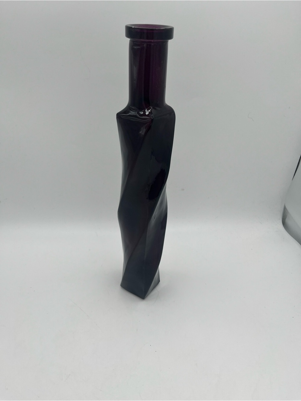 Sculptural Twisted Glass Vase in Amethyst